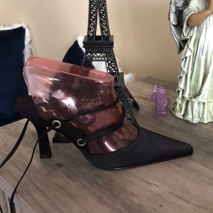 Beautiful straps black pumps